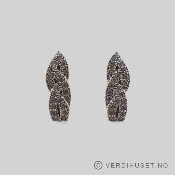 Hovedbilde Ørepynt i 14 K hvitt gull med blanke stener