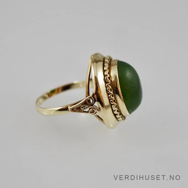 Hovedbilde Ring i 14 K gull med stor grønn sten