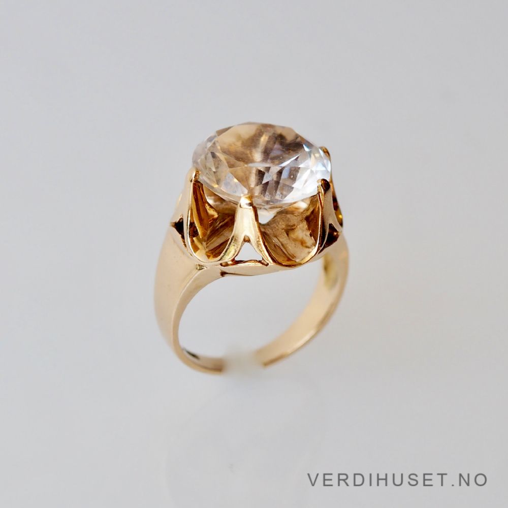Ring i 14 K gull med stor blank sten