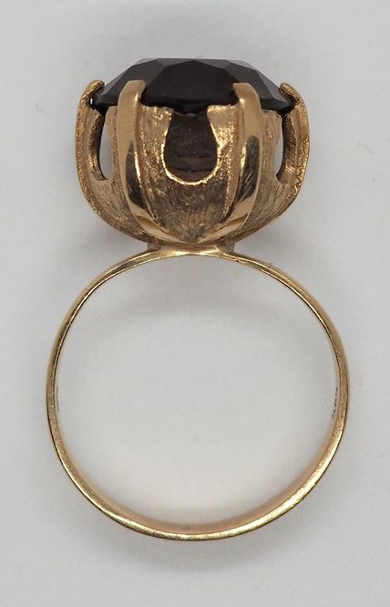 Hovedbilde Ring i 14 K gull med brun sten