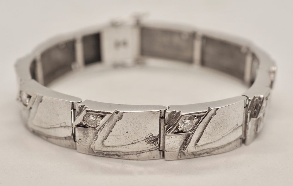 Armbånd i 14 K hvitt gull med 10 diamanter