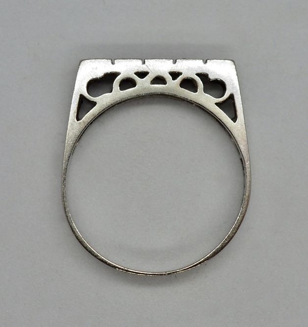 Hovedbilde Ring i 18 K hvitt gull med 5 blanke stener