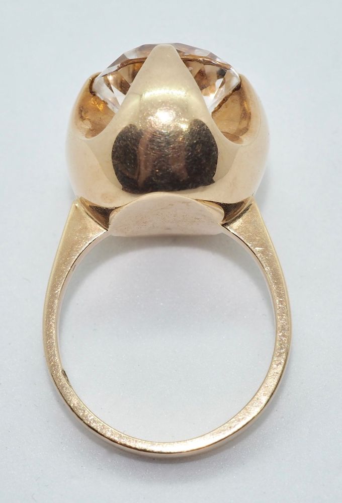 Ring i 14 K gull med stor blank sten 