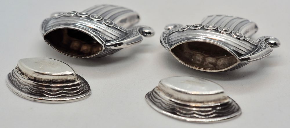 Salt- og pepper bøsser i sølv - 
