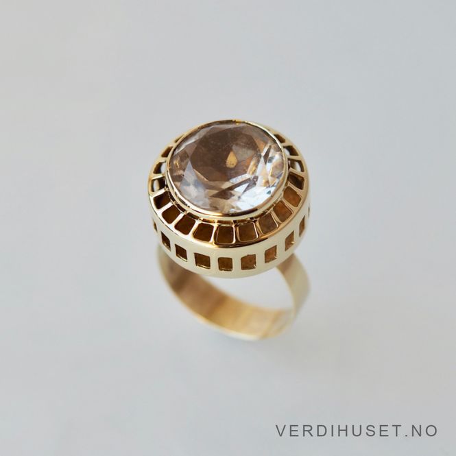 Hovedbilde Ring i 14 K gull med stor blank sten