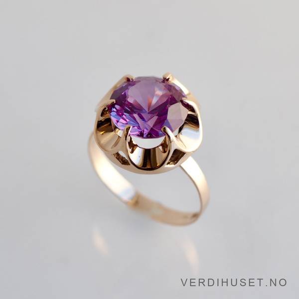 Hovedbilde Ring i 14 K med lilla sten