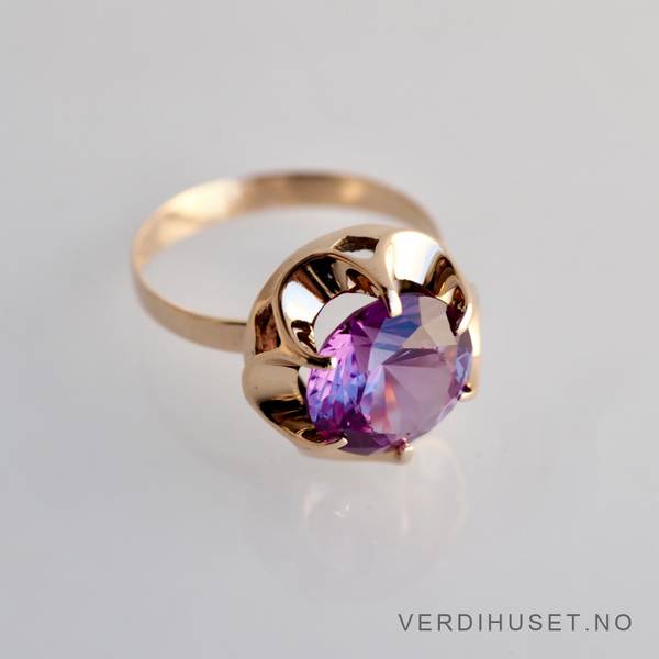 Hovedbilde Ring i 14 K med lilla sten