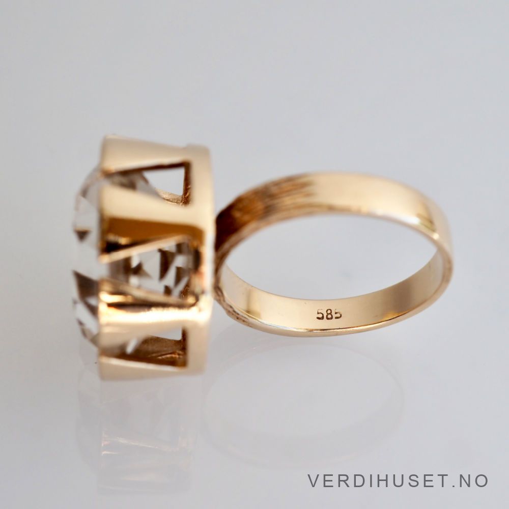 Ring i 14 K gull med stor blank sten