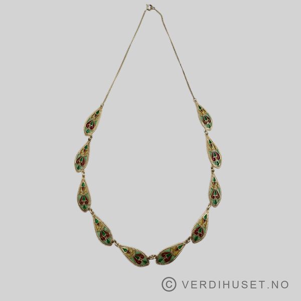 Hovedbilde Halssmykke i forgylt sølv med vindusemalje