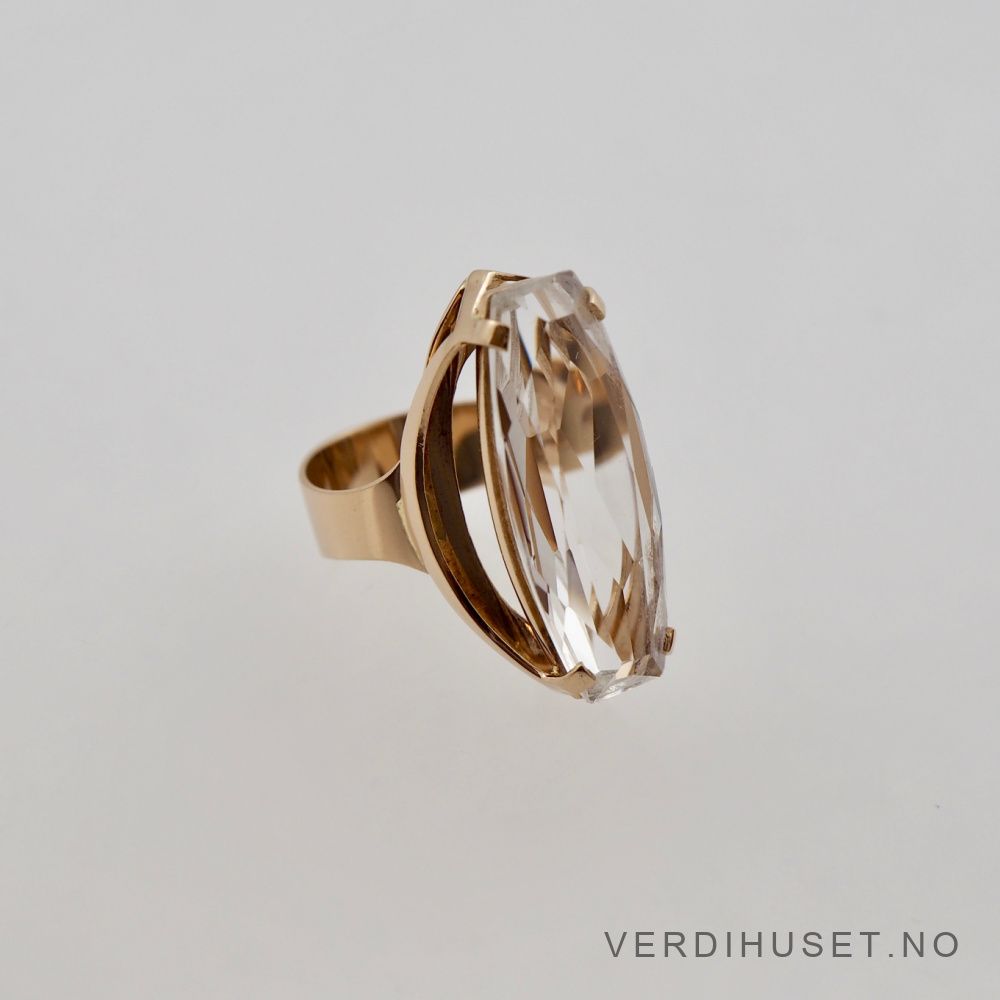 Ring i 14 K gull med stor blank sten