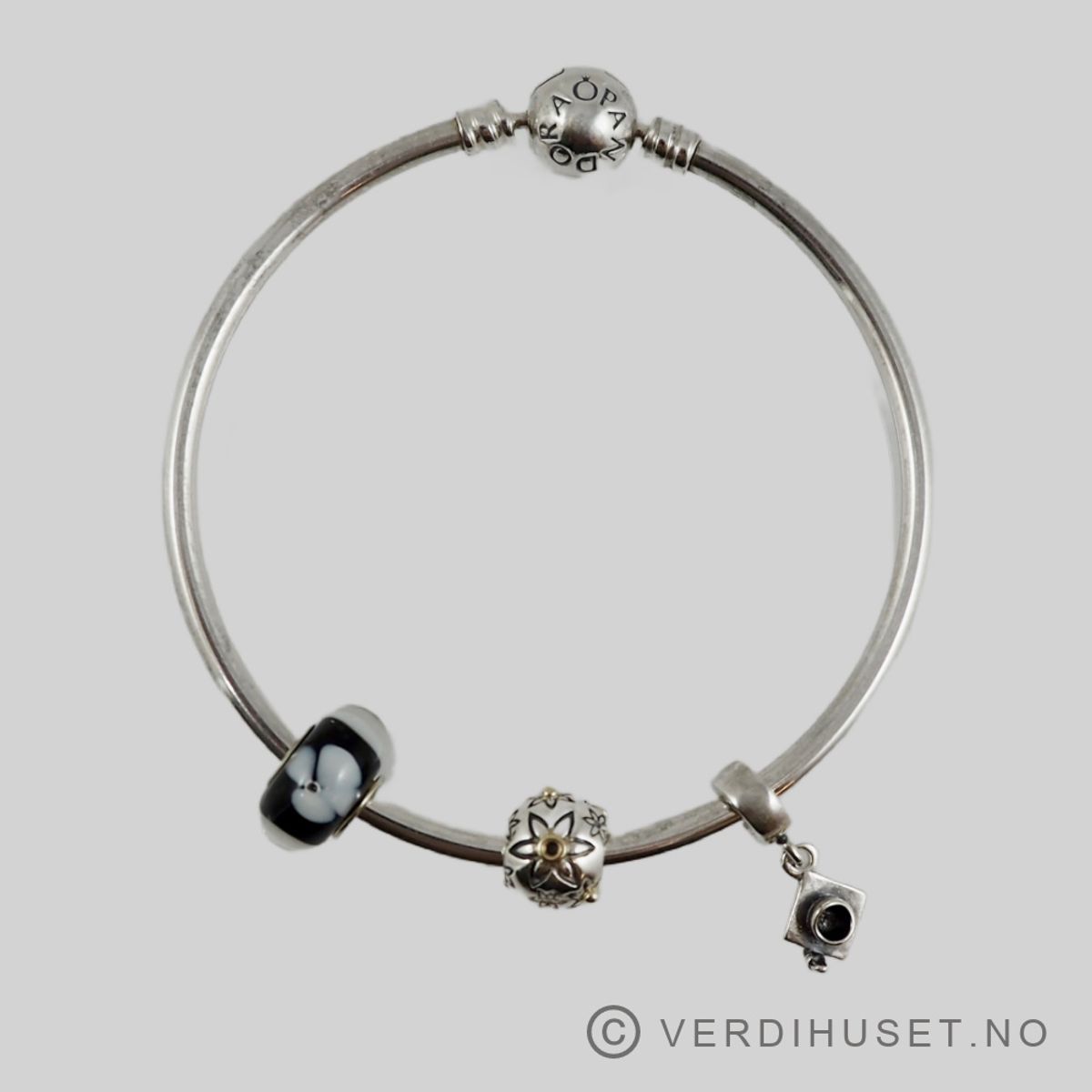 Armring i sølv med diverse charms - Pandora