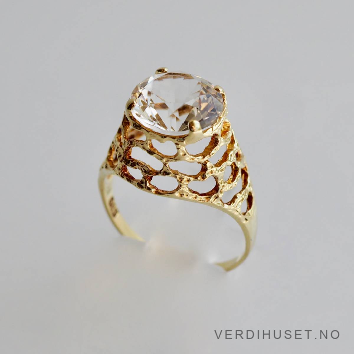 Ring i 14 K med blank sten