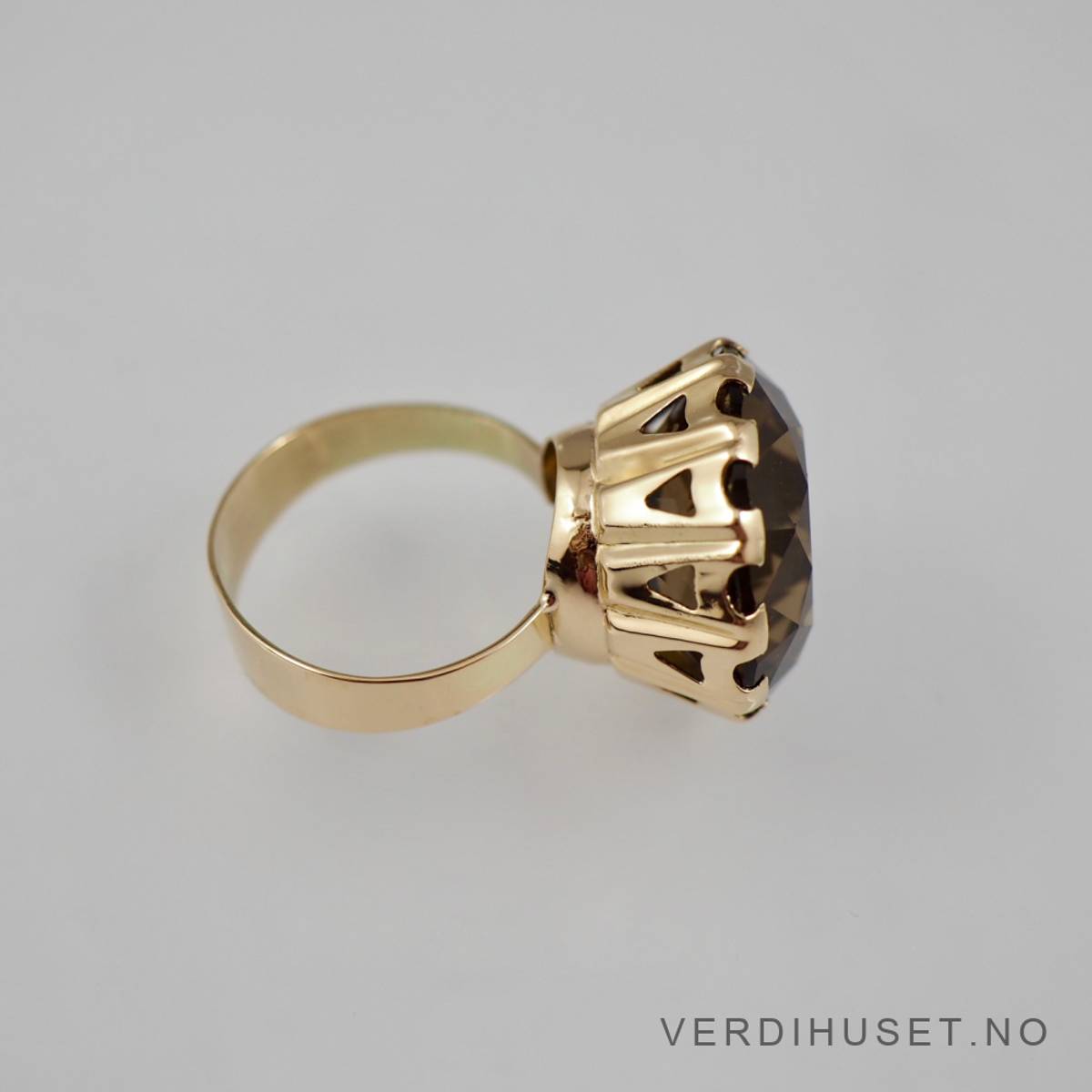 Ring i 14 K gull med røyk kvarts