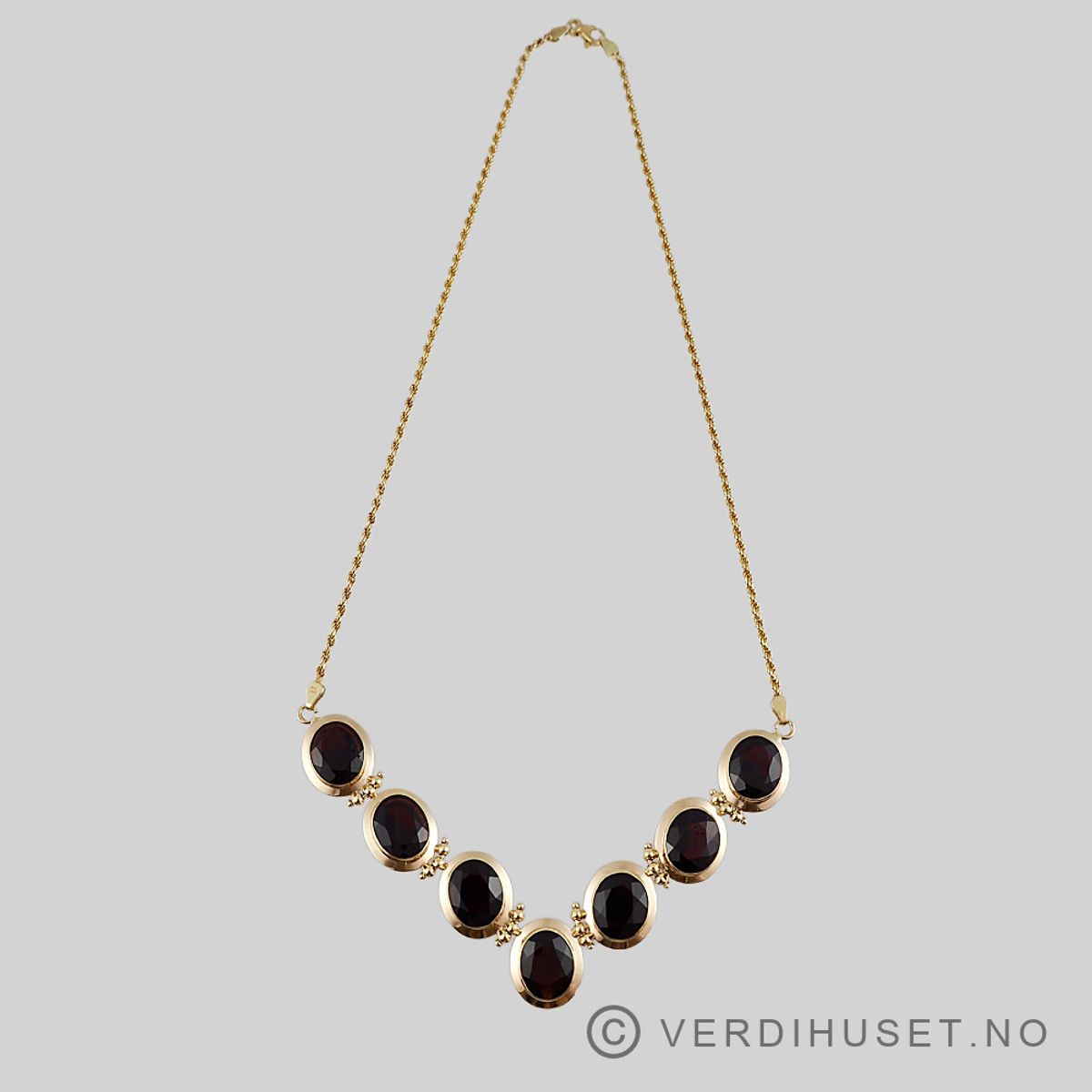 Halssmykke i 14 K gull med røde stener
