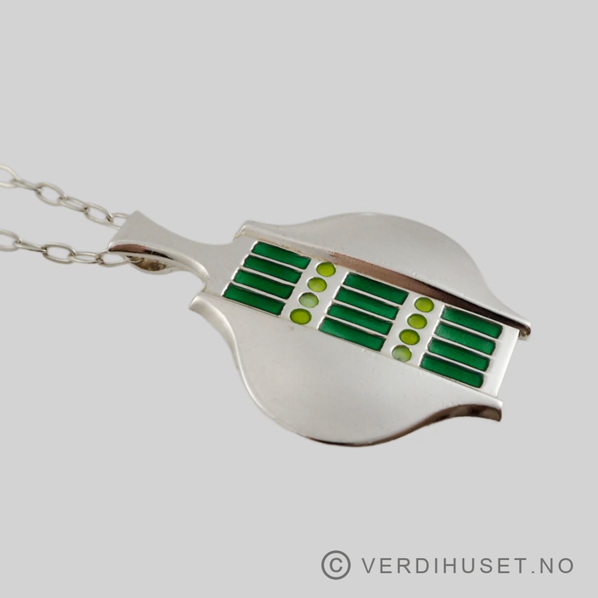 Anheng i sølv med grønn emalje - D-A