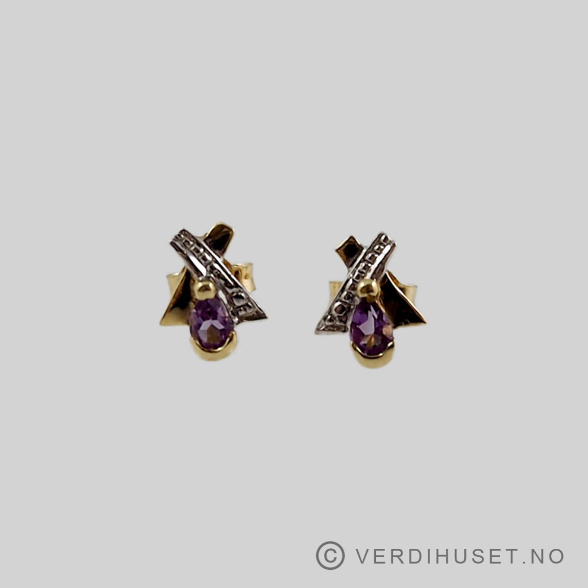 Ørepynt i 14 K gull med lilla sten
