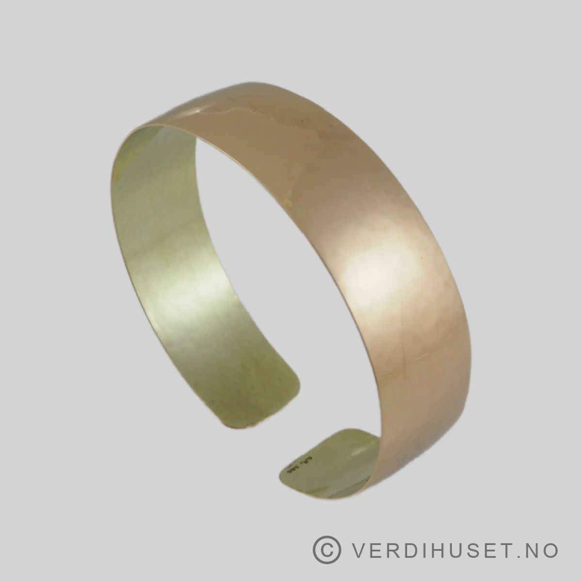 Hamret armring i 14 K gull