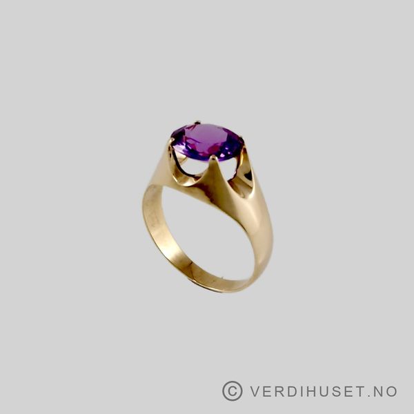 Hovedbilde Ring i 14 K gull med lilla sten