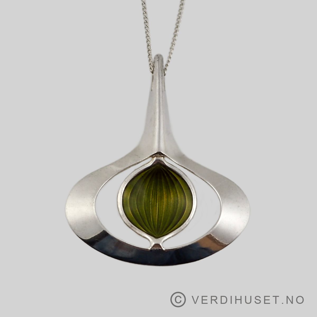 Anheng i sølv med grønn emalje - Aksel Holmsen