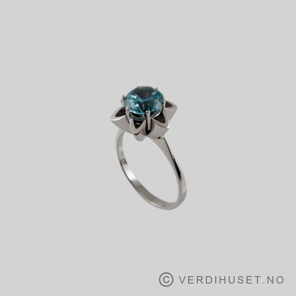 Hovedbilde Ring i 14 K hvitt gull med blå/turkis sten
