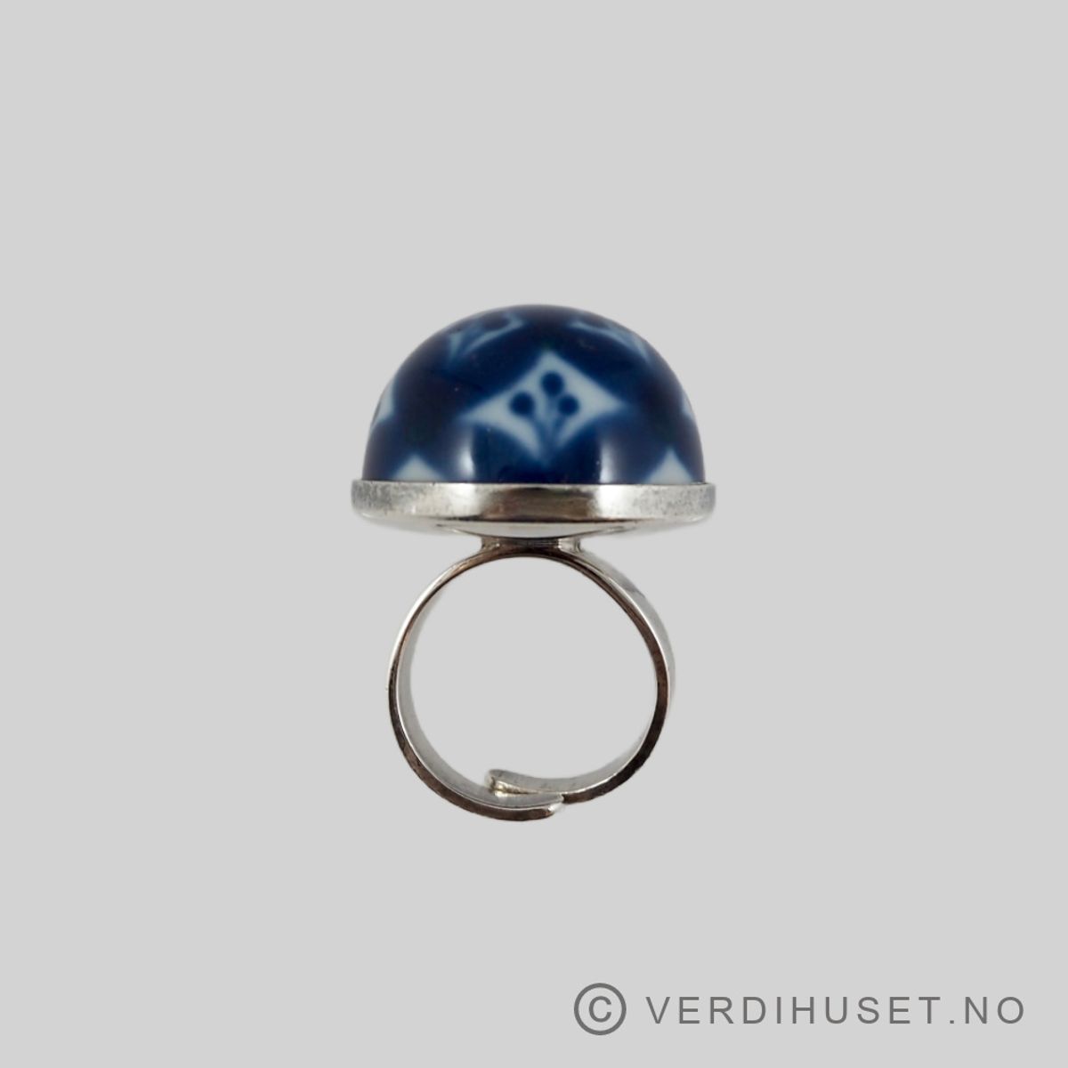 Ring i sølv med halv porselenskule