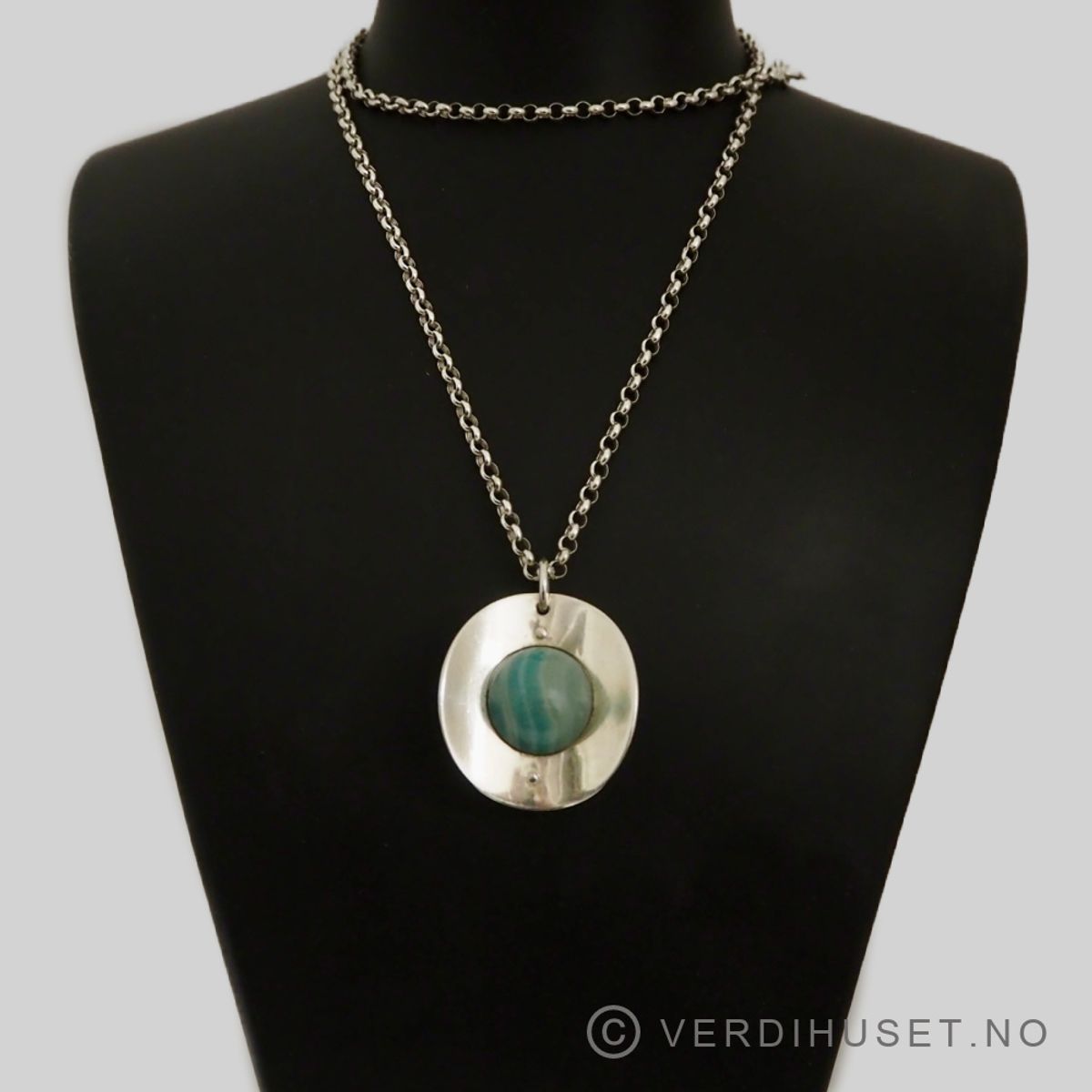 Anheng i sølv med kuleformet sten - Tone Vigeland