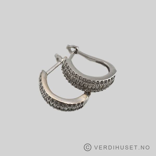 Hovedbilde Ørepynt i 14 K hvitt gull med blanke stener