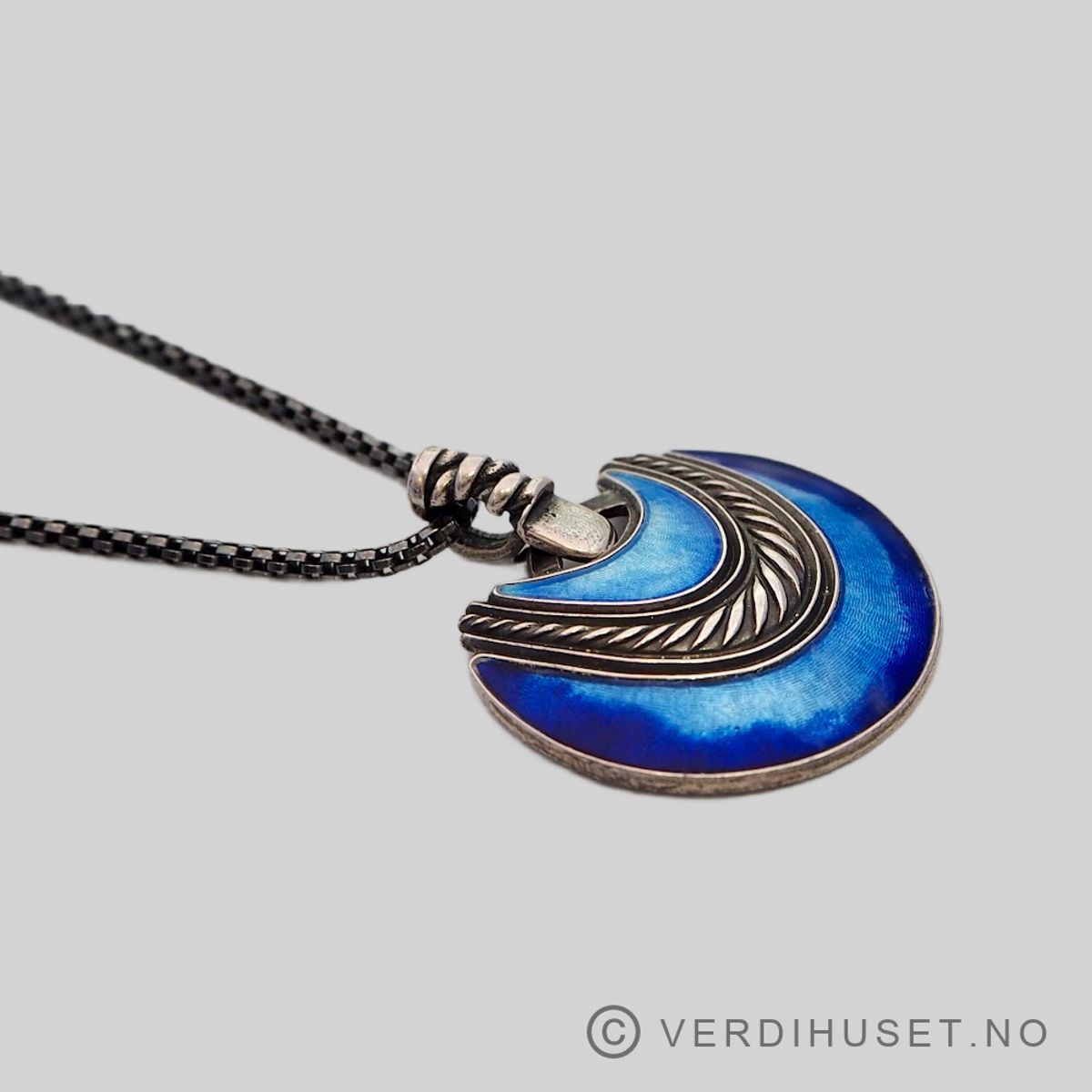 Anheng i oksidert sølv med blå emalje - Arne Nordlie