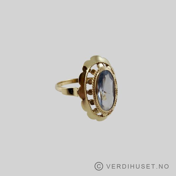 Hovedbilde Ring i 14 K gull med lys blå sten