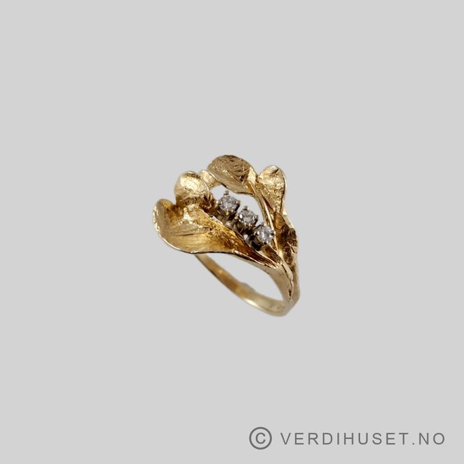 Hovedbilde Ring i 14 K gull med 3 blanke stener
