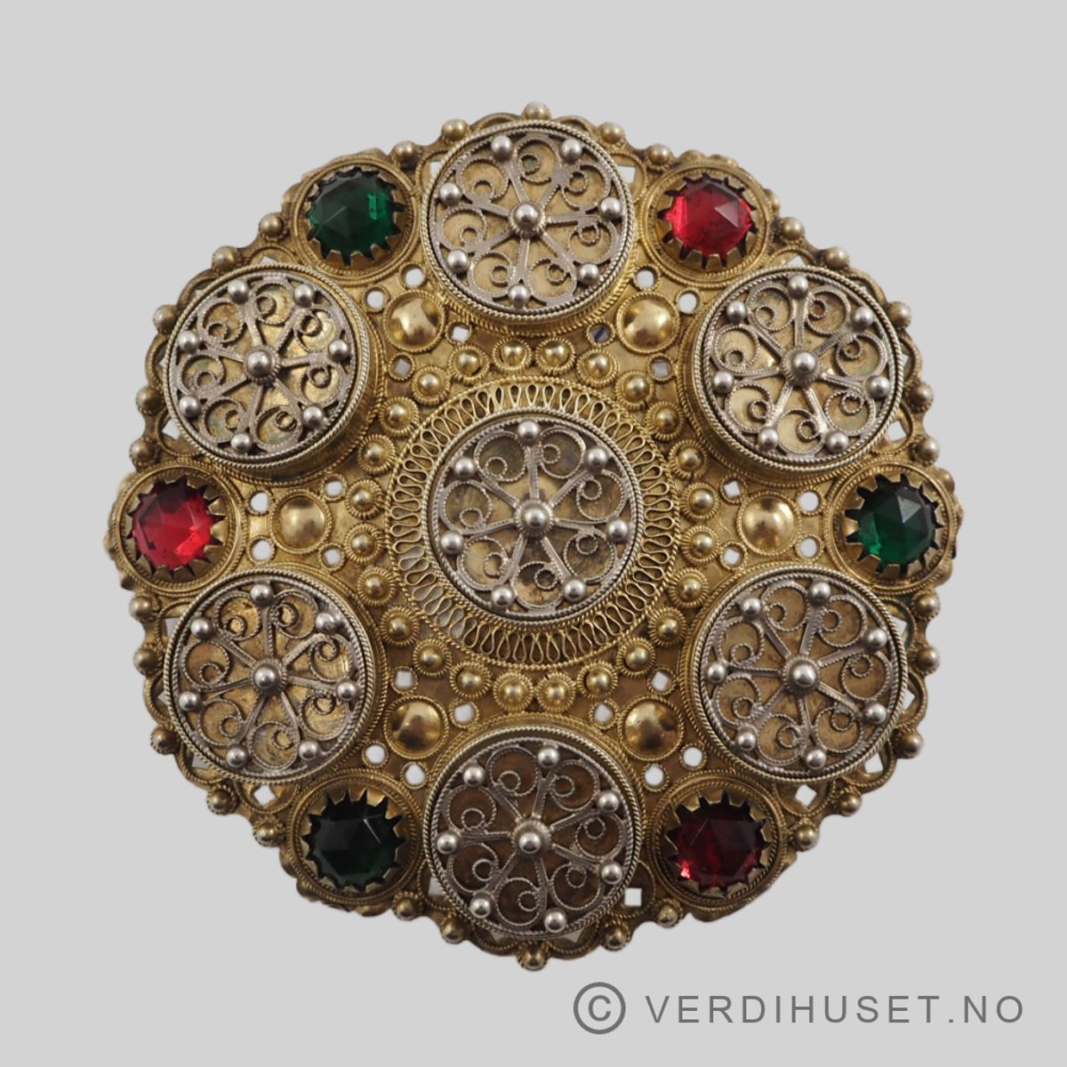 Bolesølje, forgylt sølv med røde og grønne stener