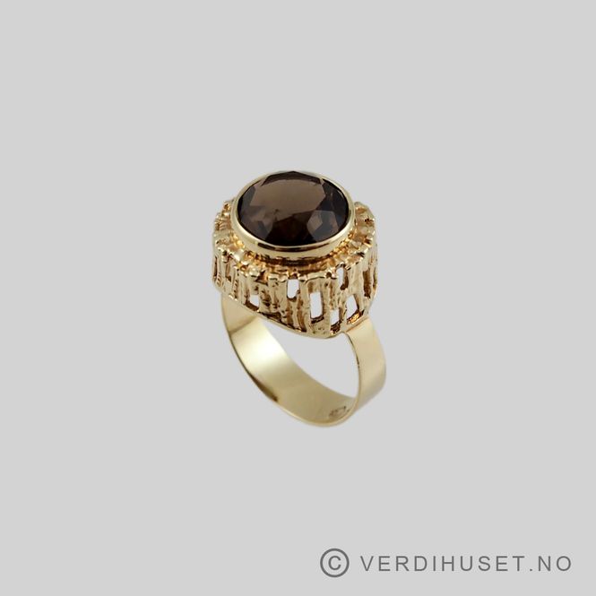 Hovedbilde Ring i 14 K gull med brun sten
