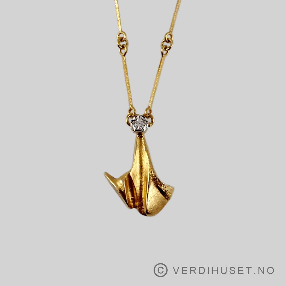 Halssmykke i 18 K gull med diamant