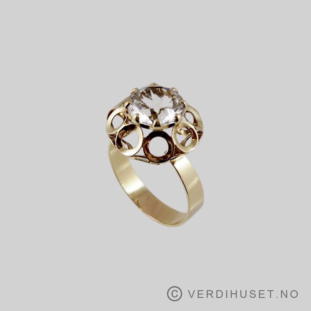 Ring i 14 K gull med blank sten