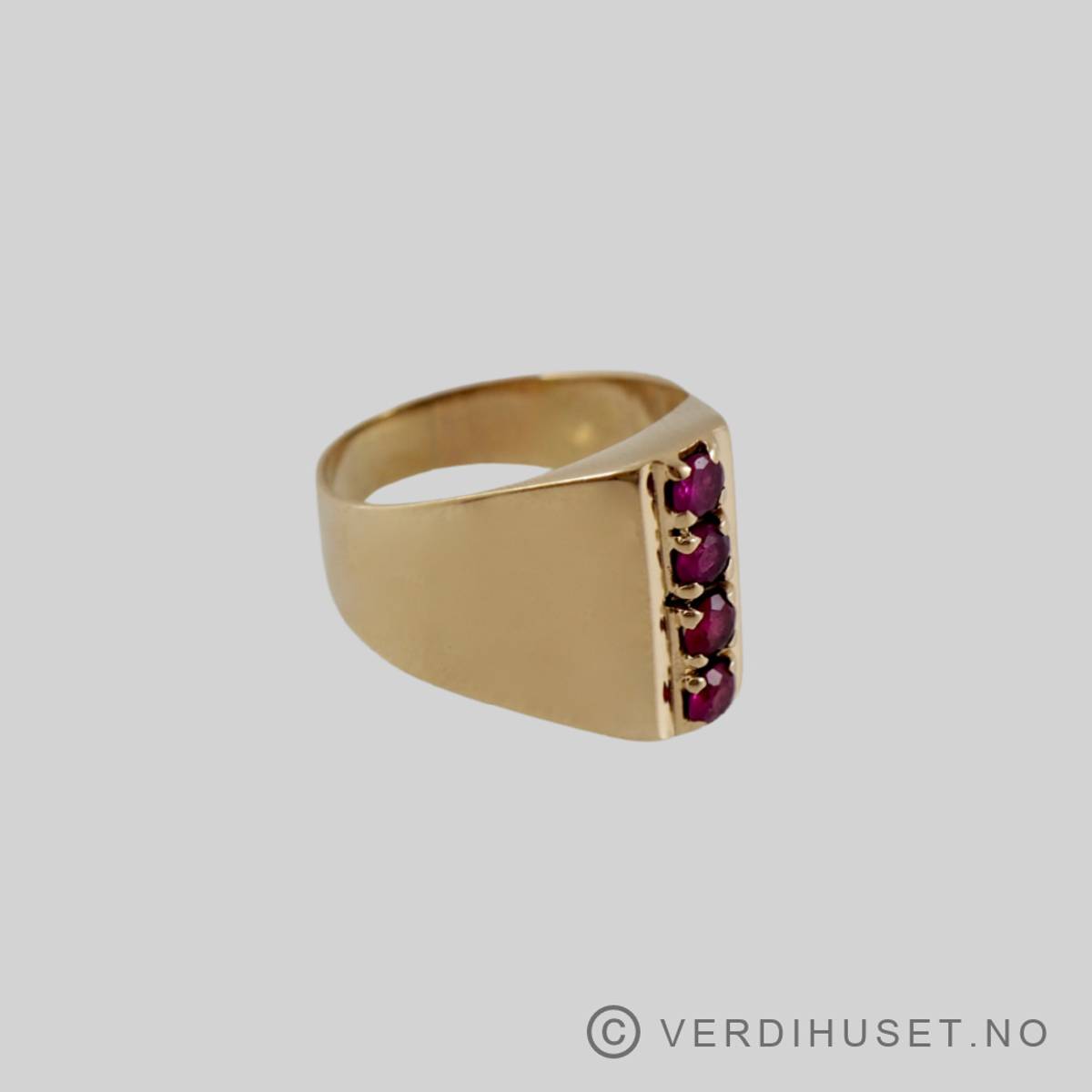 Ring i 14 K gull med 4 røde/rosa stener