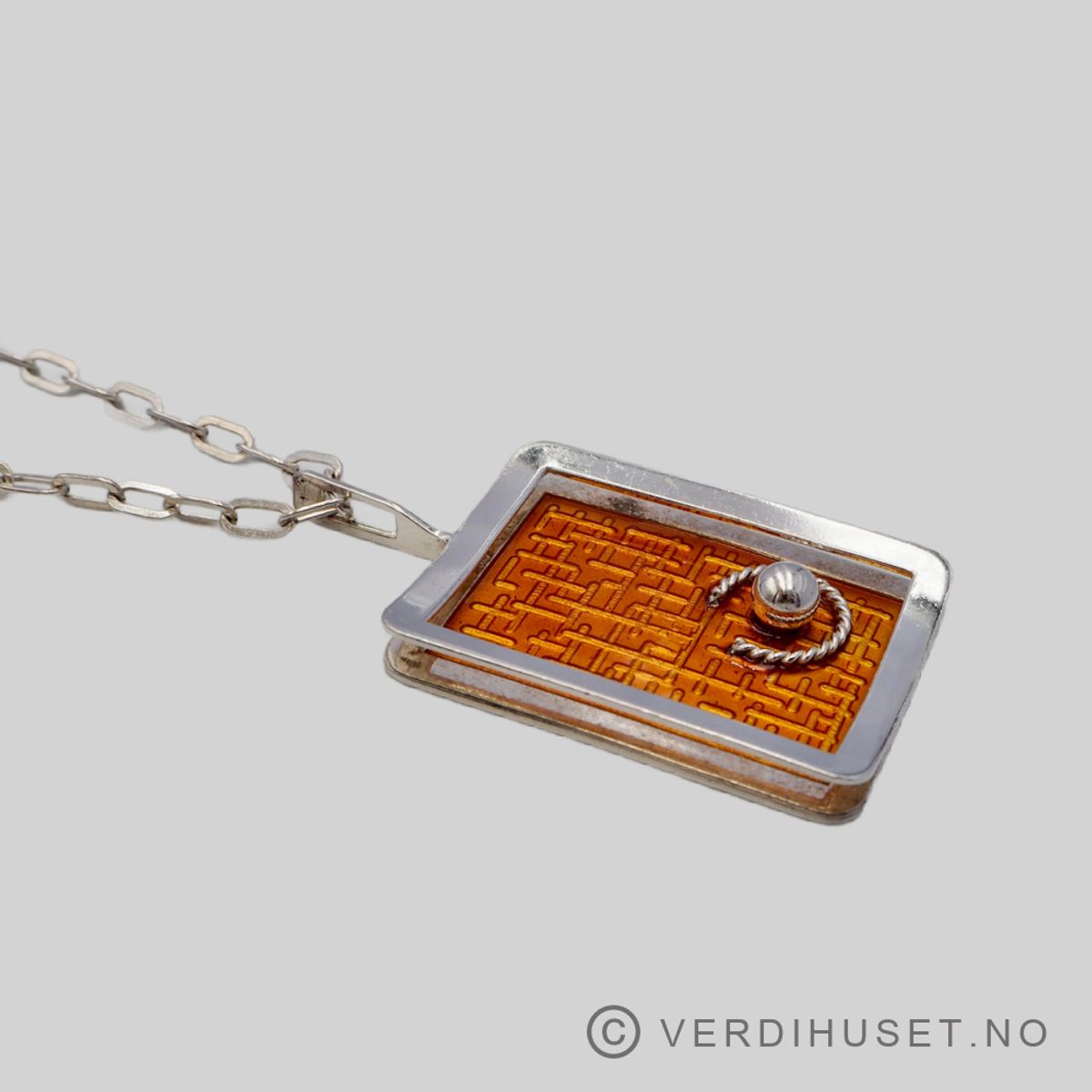 Anheng i sølv med oransje emalje - Ivar T. Holth