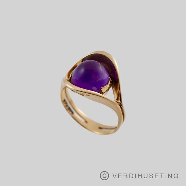 Hovedbilde Ring i 14 K gull med lilla sten