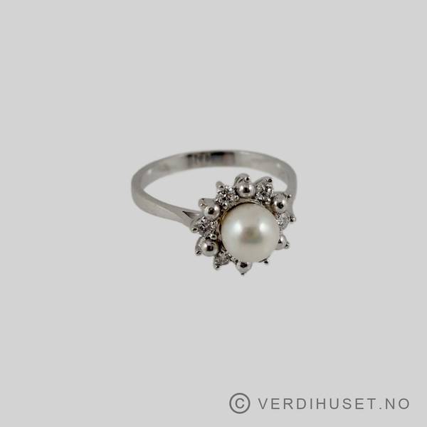 Hovedbilde Ring i 14 K hvitt gull med perle og blanke stener