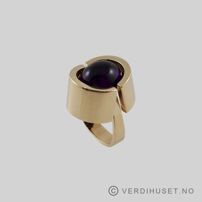 Hovedbilde Kraftig ring i 14 K gull med lilla sten - Ole ...