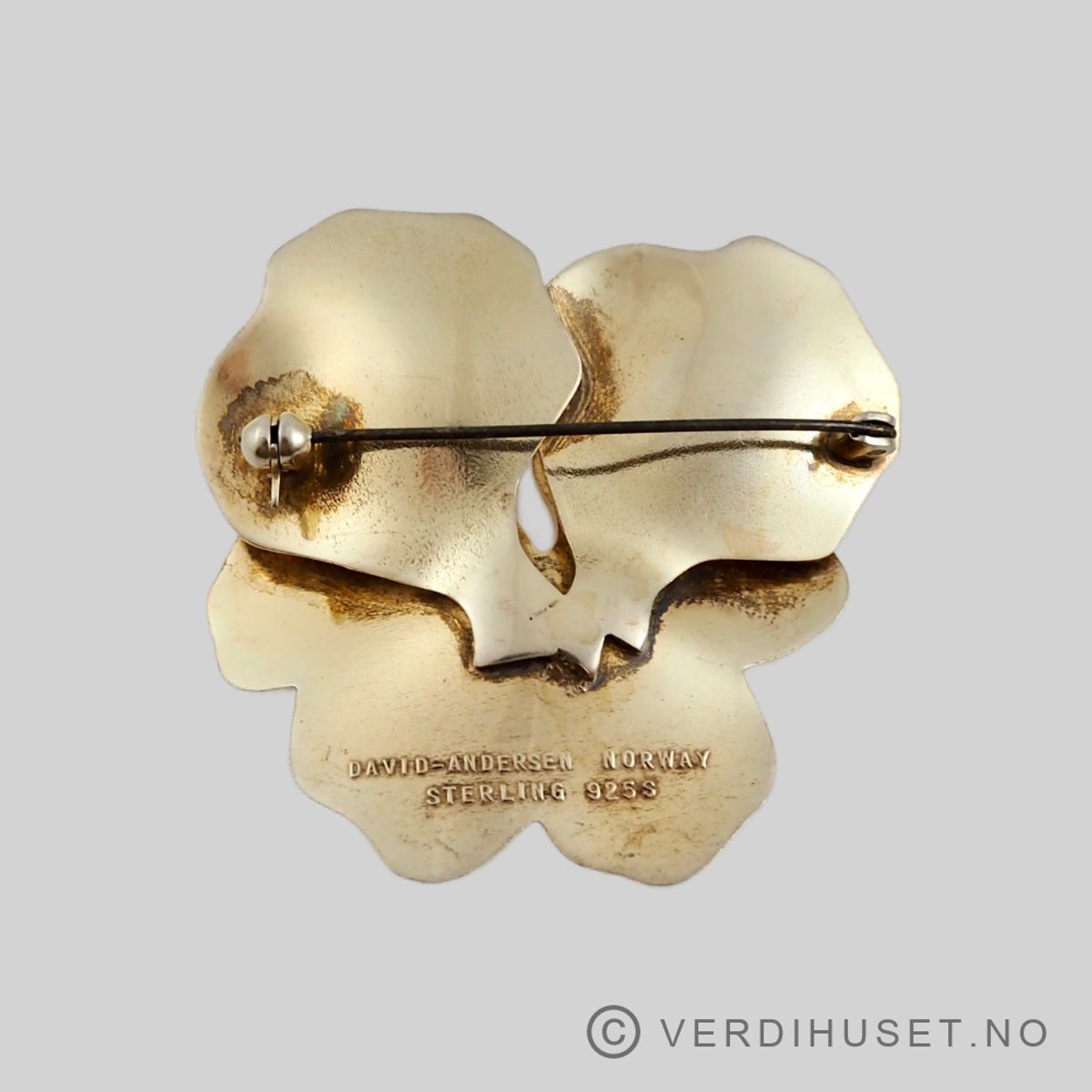 Brosje/Stemorsblomst i forgylt sølv med  gul emalje - D-A