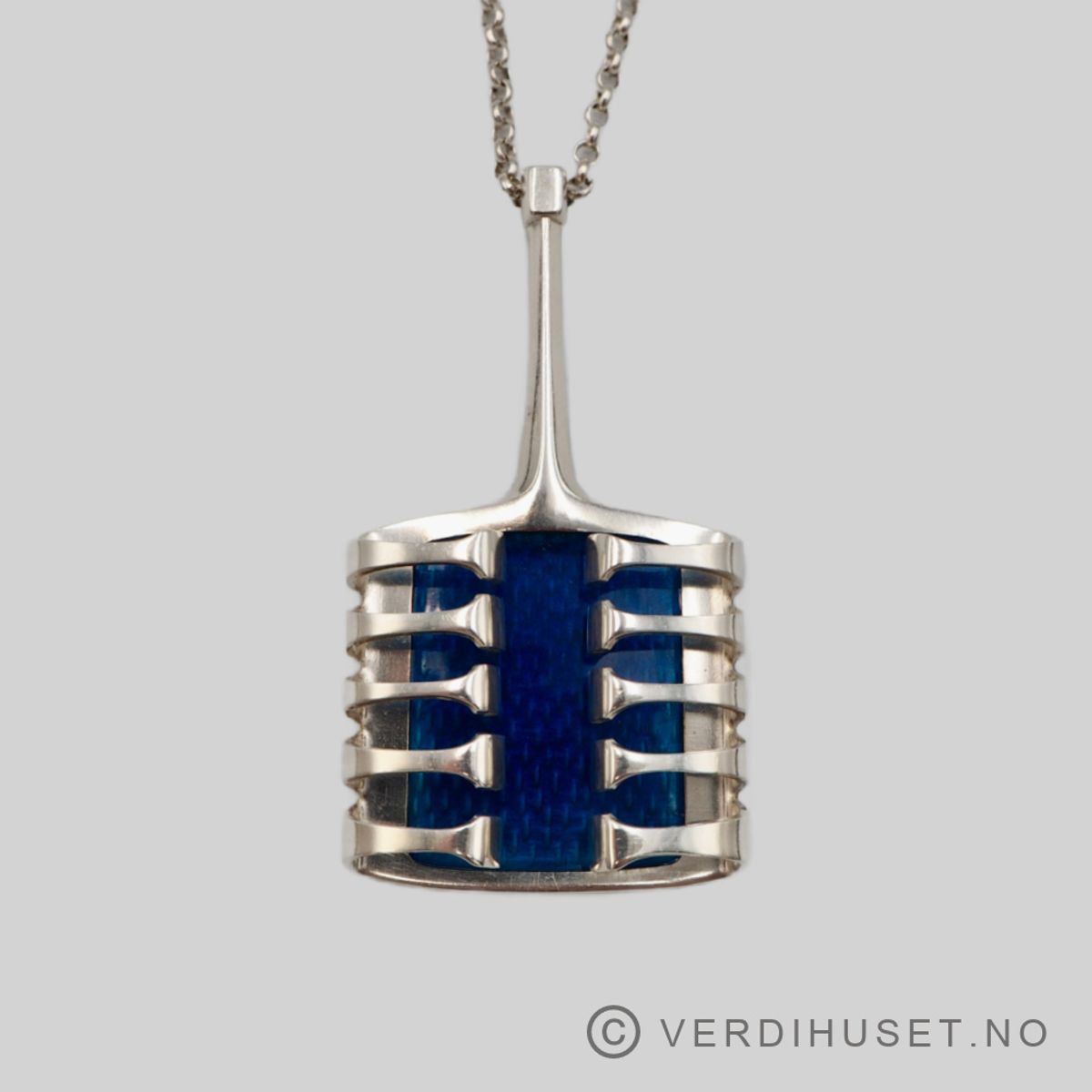 Halssmykke i sølv med blå emalje - D-A