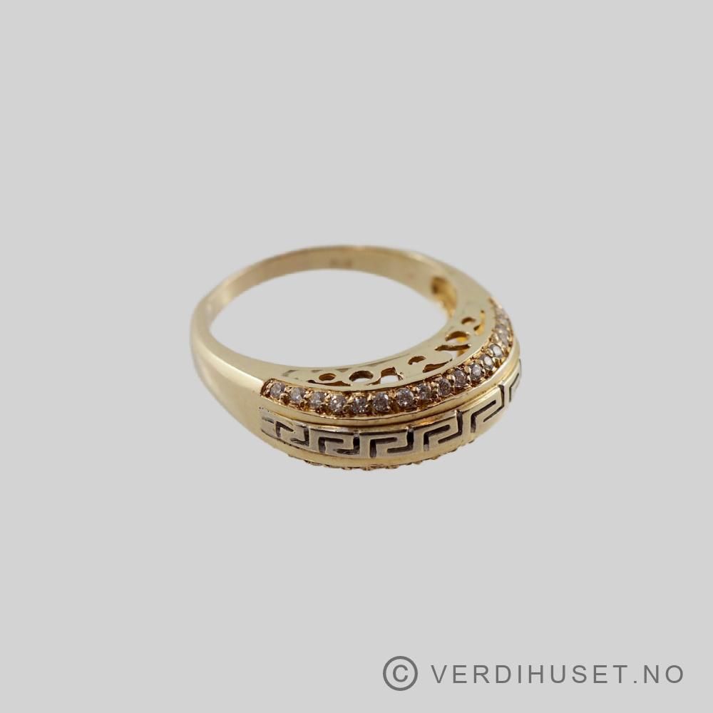 Ring i 14 K gull med blanke stener