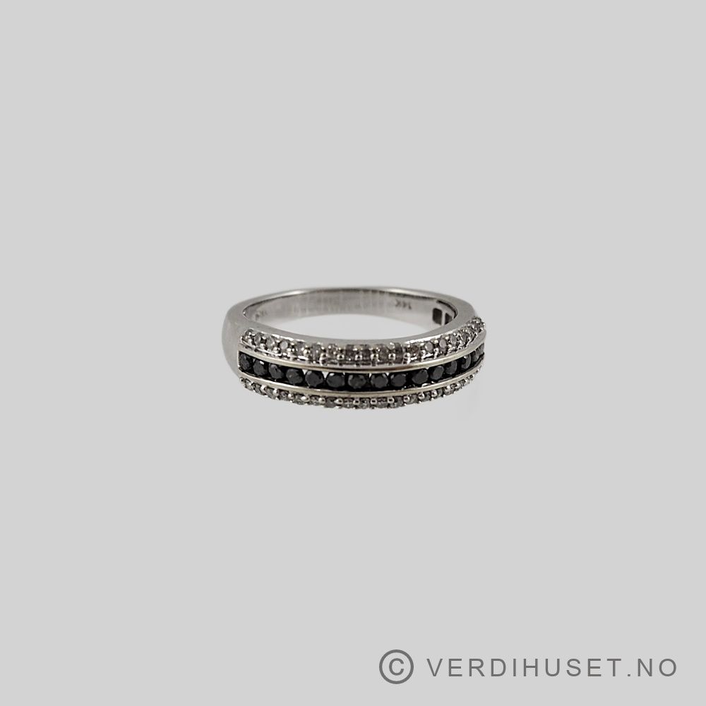Ring i 14 K hvitt gull med sorte og blanke stener